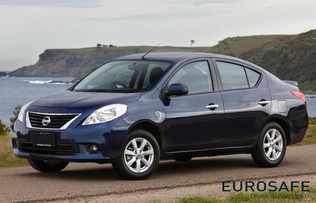 Vidrio Puerta Delantera Nissan Versa 4P 2011 Verde