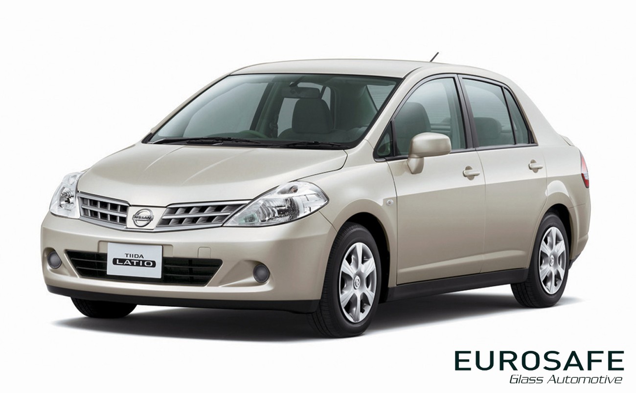 Vidrio Puerta Delantera Nissan Tiida / 4P 2006 Verde